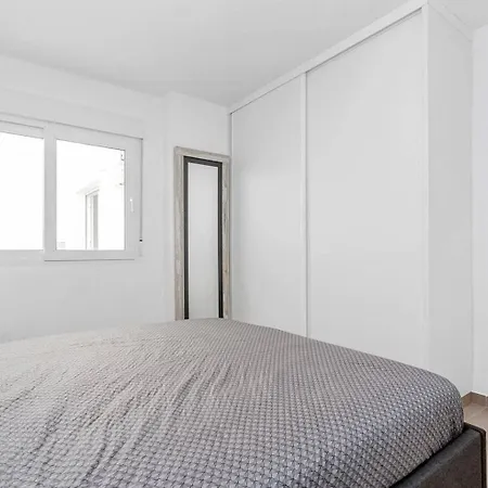 Hawk Apartment *